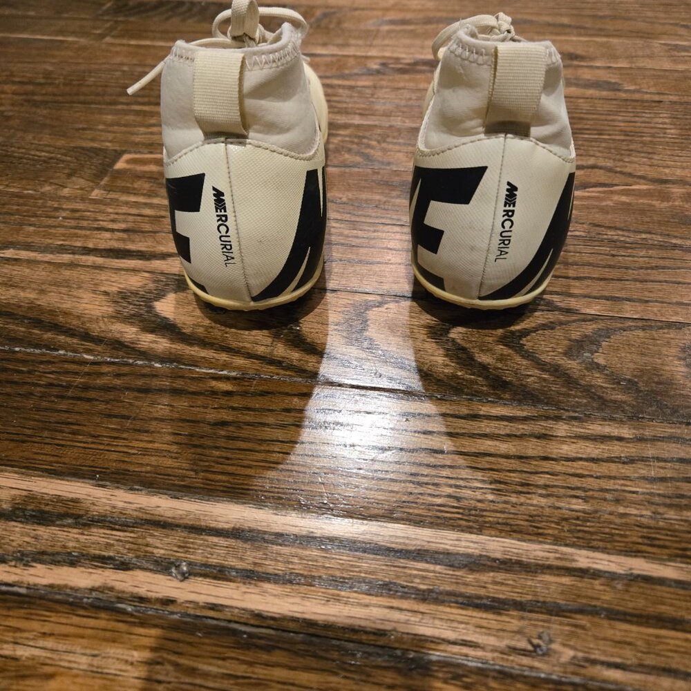 KIDS NIKE CLEATS - Picture 6 of 6
